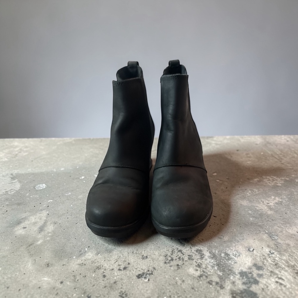SOREL Joan Of Arctic Wedge Black Leather Chelsea Boots Women’s Size 8
